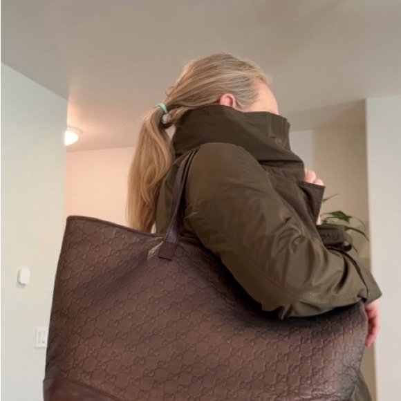 Gucci signature monogram brown leather tote - Picture 16 of 16